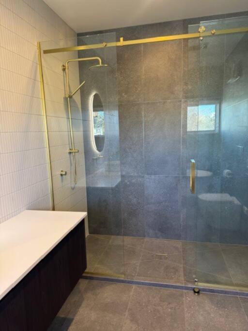 Location And Luxury In Timaru Apartment Bagian luar foto
